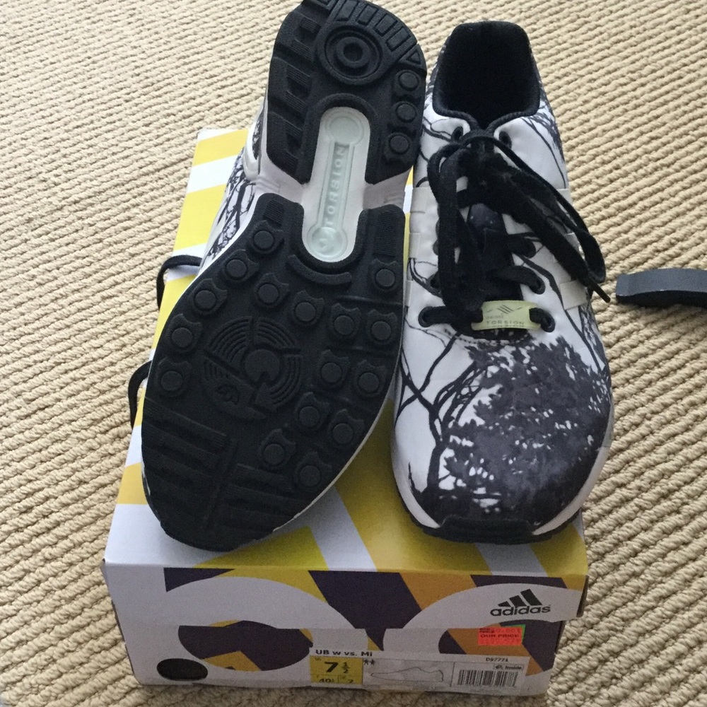 Women’s Adidas ZX Flux shoes